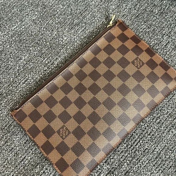 Louis Vuitton Brown Neverfull Wristlet - Picture 4 of 7